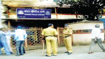 Senior PI of Bandra Police Station in Mumbai transferred, sent to traffic- India TV Hindi