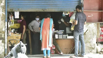 पश्चिम बंगाल में गैर-जरूरी वस्तुओं की भी होम डिलीवरी को अनुमति, व्यापारी खुश- India TV Hindi