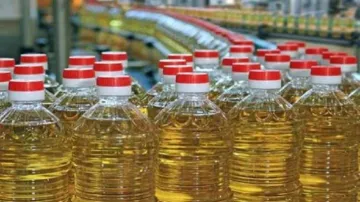 <p>edible oil import at record low</p>- India TV Paisa