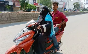 Telangana Corona Lockdown Latest Update Today, Telangana Woman Drive Scooty to 1400KM, - India TV Hindi