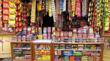 Allow small shops to open, compensate loss of daily income: FRAI urges govt- India TV Paisa