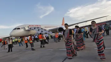 Air India flight arrives in Karnataka carrying 326 Indians from London- India TV Hindi