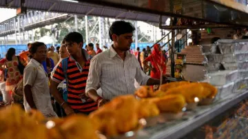 <p>Food Stalls at Railway Stations </p>- India TV Hindi