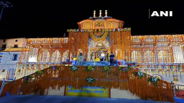 portals of Badrinath Temple opened at 4:30 am today- India TV Hindi