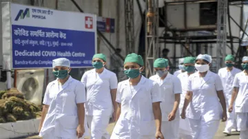 <p>Mumbai: Medical staff at the new open-ground quarantine...- India TV Hindi