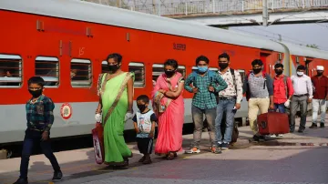 उत्तर-पश्चिम रेलवे ने एक लाख से अधिक प्रवासियों को घर पहुंचाया, चलाई 98 श्रमिक स्पेशल ट्रेन- India TV Hindi