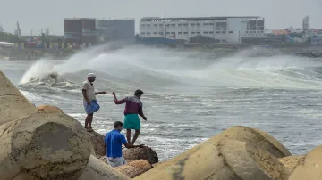 Amphan weakens into extremely severe cyclonic storm, rain lashes several parts - India TV Hindi
