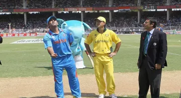 michael hussey, ricky ponting, ms dhoni, dhoni vs ponting, icc tournament, chennai super kings, aust- India TV Hindi