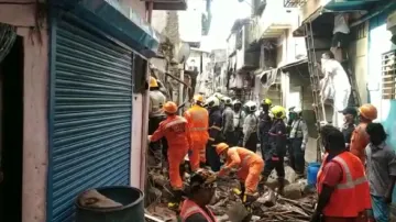 house collapse in Kandivali (West) area of Mumbai- India TV Hindi