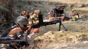 जम्मू-कश्मीर के पुंछ जिले के तीन सेक्टरों में पाकिस्तानी सेना ने गोलाबारी की - India TV Hindi
