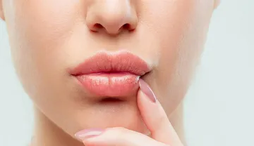 <p>गुलाबी होंठ कररने के...- India TV Hindi