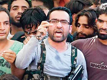 Top Hizbul commander Riyaz Naikoo trapped in Jammu and Kashmir- India TV Hindi