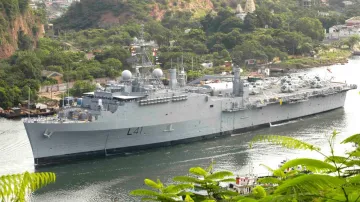 भारतीय नौसेना ने शुरू किया ऑपरेशन "समुद्र सेतु", विदेशों में फंसे लोगों को लाएंगे स्वदेश- India TV Hindi