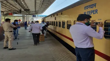 Special Shramik Express train- India TV Hindi