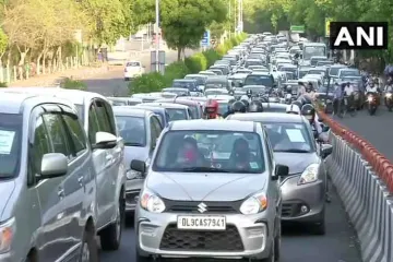 <p>Massive traffic seen at Dwarka-Palam flyover in Delhi</p>- India TV Hindi