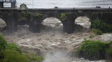 <p>Flood River</p>- India TV Hindi