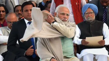 <p>PM Modi and Manmohan Singh</p>- India TV Paisa