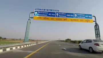 <p>Agra Lucknow Expressway</p>- India TV Hindi