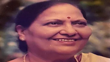 Union Railway minister, Piyush goyal, mother, chandrakatna goyal, passed away - India TV Hindi