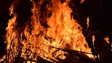 Man Burnt Alive, Man Burnt Alive Pratapgarh, Man Burnt Pratapgarh, Man Burnt- India TV Hindi