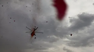 भारतीय सेना के हेलीकॉप्टर की इमरजेंसी लैंडिंग, तकनीकी खामी का था अंदेशा- India TV Hindi