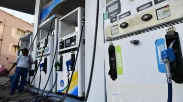 Petrol and diesel prices at Rs 79.76/litre and Rs 79.88/litre today- India TV Paisa