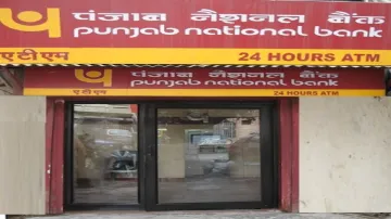 Two armed men rob Punjab National Bank branch in Mohali- India TV Hindi