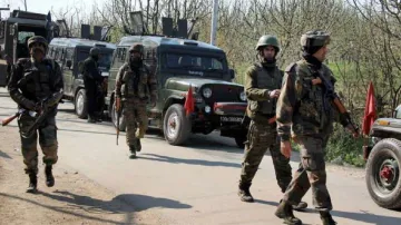 कश्मीर के बडमाग में आर्मी कैंप पर आतंकियों ने किया ग्रेनेड हमला, कोई हताहत नहीं- India TV Hindi