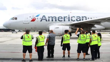 American Airlines warns 25,000 workers they could lose jobs- India TV Paisa