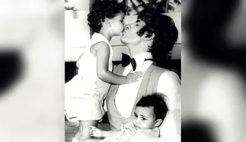 अमिताभ बच्चन ने बेटे अभिषेक और बेटी श्वेता संग शेयर की फोटो- India TV Hindi