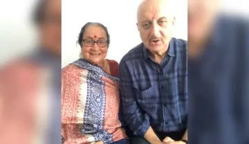 अनुपम खेर की मां की सेहत में हो रहा है सुधार- India TV Hindi