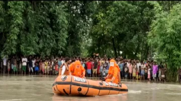 असम: बारपेटा में भारी बारिश से बाढ़, NDRF ने 236 लोगों को बचाया- India TV Hindi