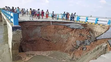 Bihar Sattarghat Bridge on Gandak River Reality Govt claim । जिस पुल के गिरने के लिए कटघरे में हैं न- India TV Hindi