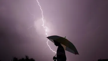 8 more people Dead due to Lightning Strikes in Bihar - India TV Hindi