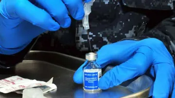 कोरोना वायरस की दो वैक्सीन पर ह्यूमन क्लिनिकल ट्रायल शुरू : स्वास्थ्य मंत्रालय- India TV Hindi