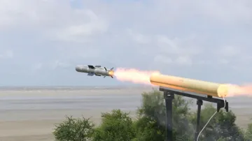 ध्रुवास्त्र मिसाइल का जलवा, टारगेट लॉक करो और फिर भूल जाओ- India TV Hindi