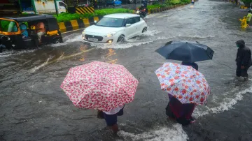 मुंबई में रुक-रुक कर तेज बारिश की संभावना: मौसम विभाग- India TV Hindi