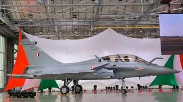 The first batch of five Indian Air Force #Rafale is likely to arrive in India by end of July.- India TV Hindi