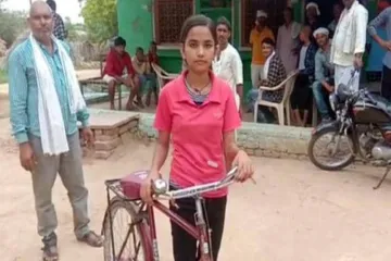 <p>24 किमी साइकिल चलाकर...- India TV Hindi