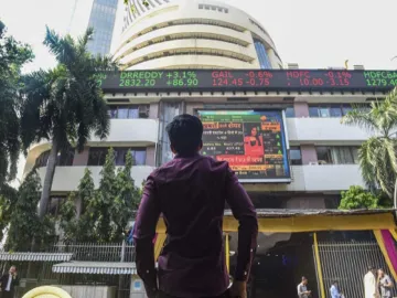 Sensex drops over 300 pts in early trade; financial stocks drag- India TV Paisa