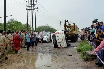 Vikas Dubey aides were following police from ujjain to kanpur । Vikas Dubey Case: विकास दुबे के गुर्- India TV Hindi