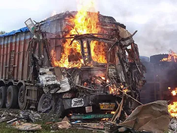 Two trucks collide, their drivers dead; four injured in Banjari Madhya Pradesh- India TV Hindi