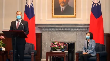 US Health Secretary Alex Azar meets Taiwan President Tsai Ing-wen on breakthrough visit- India TV Hindi