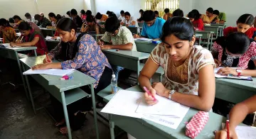 <p>NEET JEE Exam 2020 More than 14 lakh students downloaded...- India TV Hindi