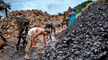 Coal India revises production target to 650-660 mn tonne in FY'21- India TV Paisa