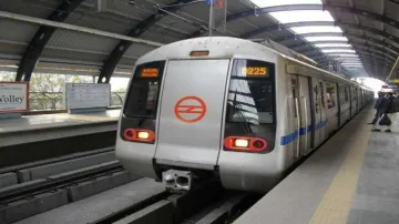 Delhi Metro resuming its services after Unlock 4.0 guidelines । Unlock 4.0 में मेट्रो सेवाओं को अनुम- India TV Hindi