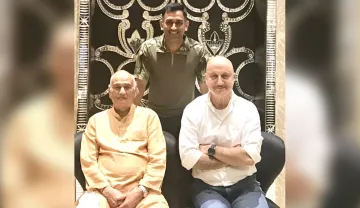 anupam kher shares post after ms dhoni retirement announcement- India TV Hindi
