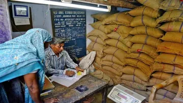 States distribute free grains to 2.51 crore migrants so far- India TV Paisa