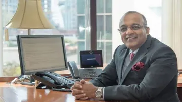 Sashidhar Jagdishan to take over from Aditya Puri as new HDFC Bank CEO- India TV Paisa