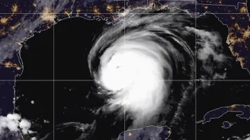 अमेरिका पहुंचा Hurricane Laura: चार लोगों की मौत, बड़े पैमाने पर नुकसान- India TV Hindi